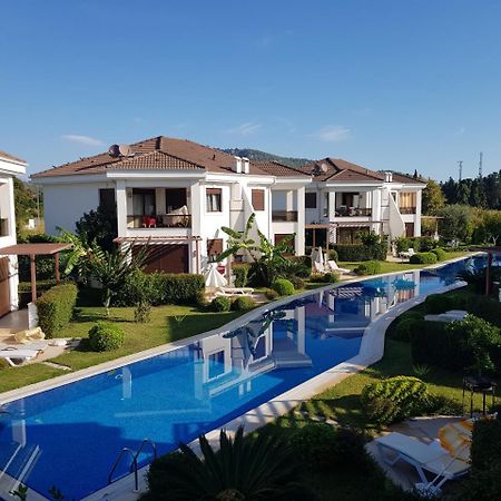 Cristal Villalar Kemer Luaran gambar
