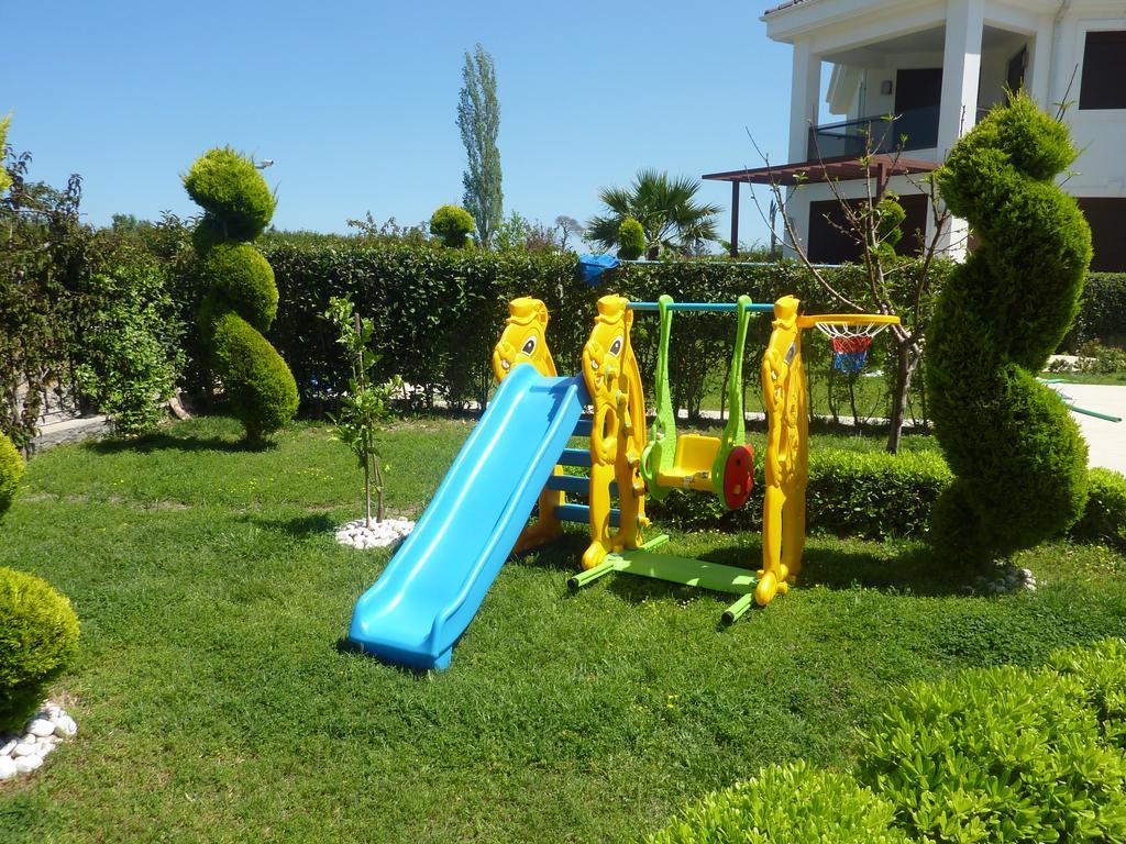Cristal Villalar Kemer Luaran gambar