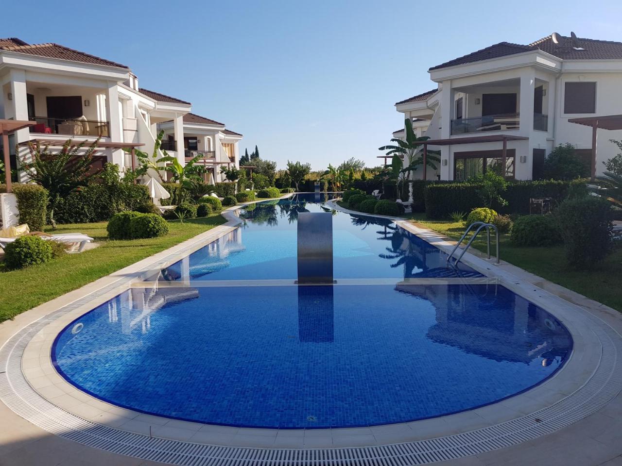 Cristal Villalar Kemer Luaran gambar