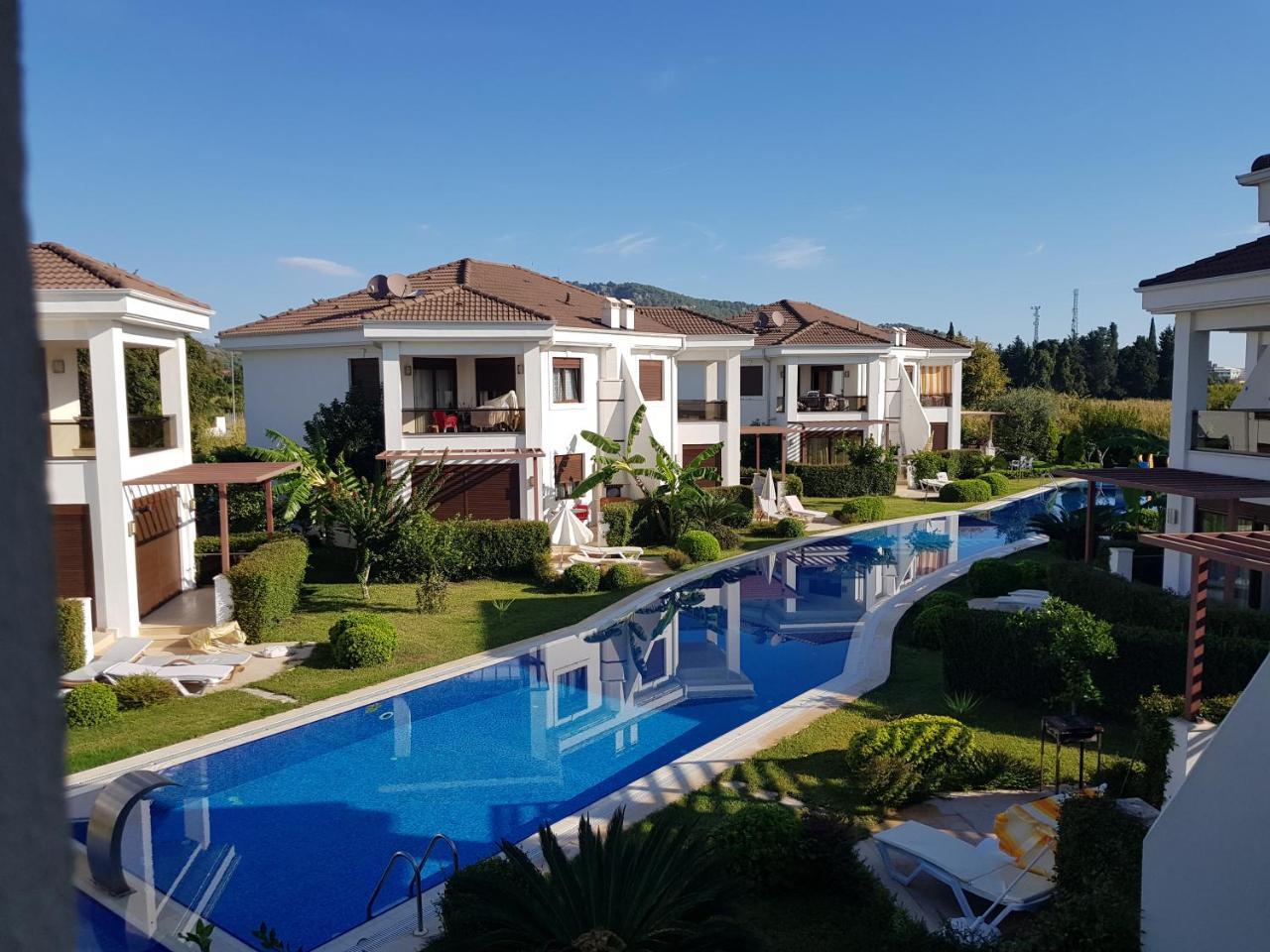 Cristal Villalar Kemer Luaran gambar