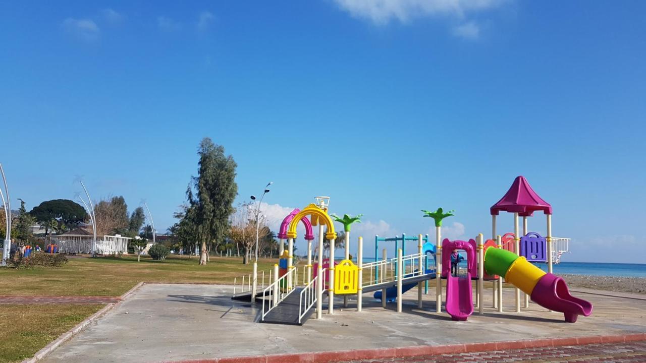 Cristal Villalar Kemer Luaran gambar