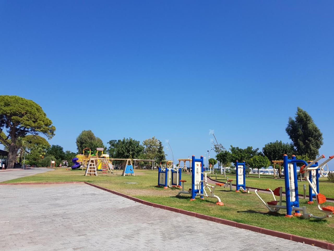 Cristal Villalar Kemer Luaran gambar