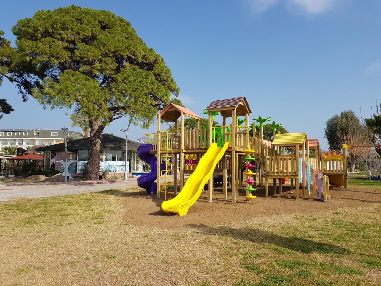 Cristal Villalar Kemer Luaran gambar