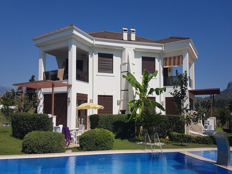 Cristal Villalar Kemer Luaran gambar