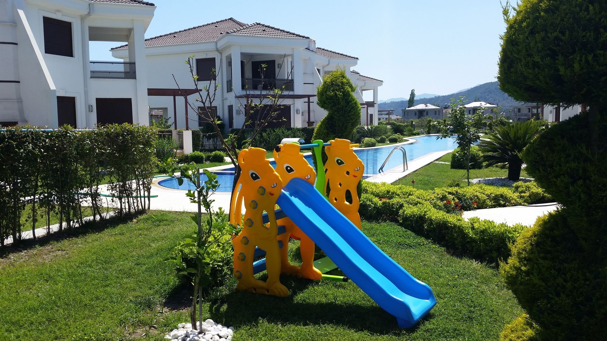Cristal Villalar Kemer Luaran gambar