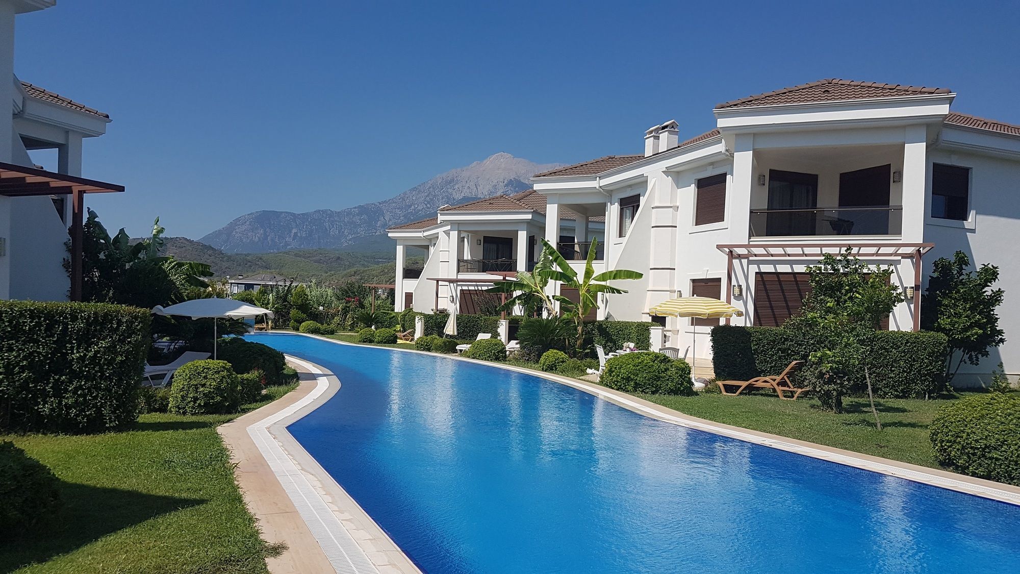 Cristal Villalar Kemer Luaran gambar