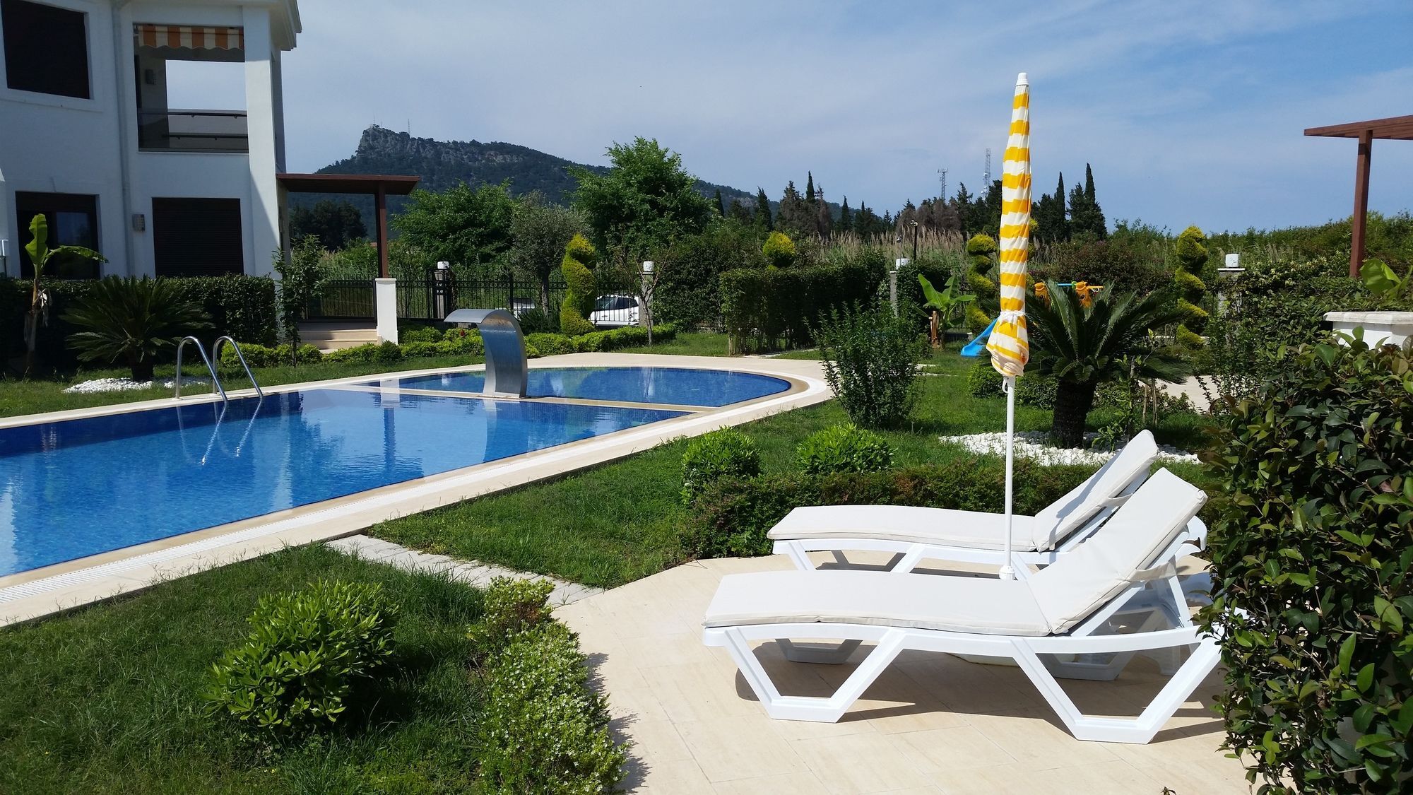 Cristal Villalar Kemer Luaran gambar