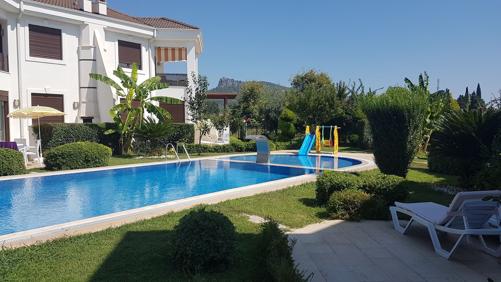 Cristal Villalar Kemer Luaran gambar