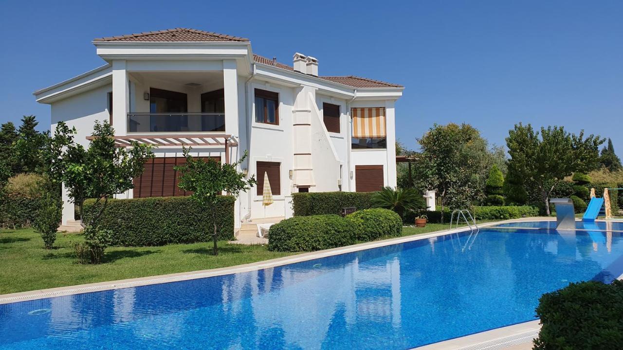 Cristal Villalar Kemer Luaran gambar