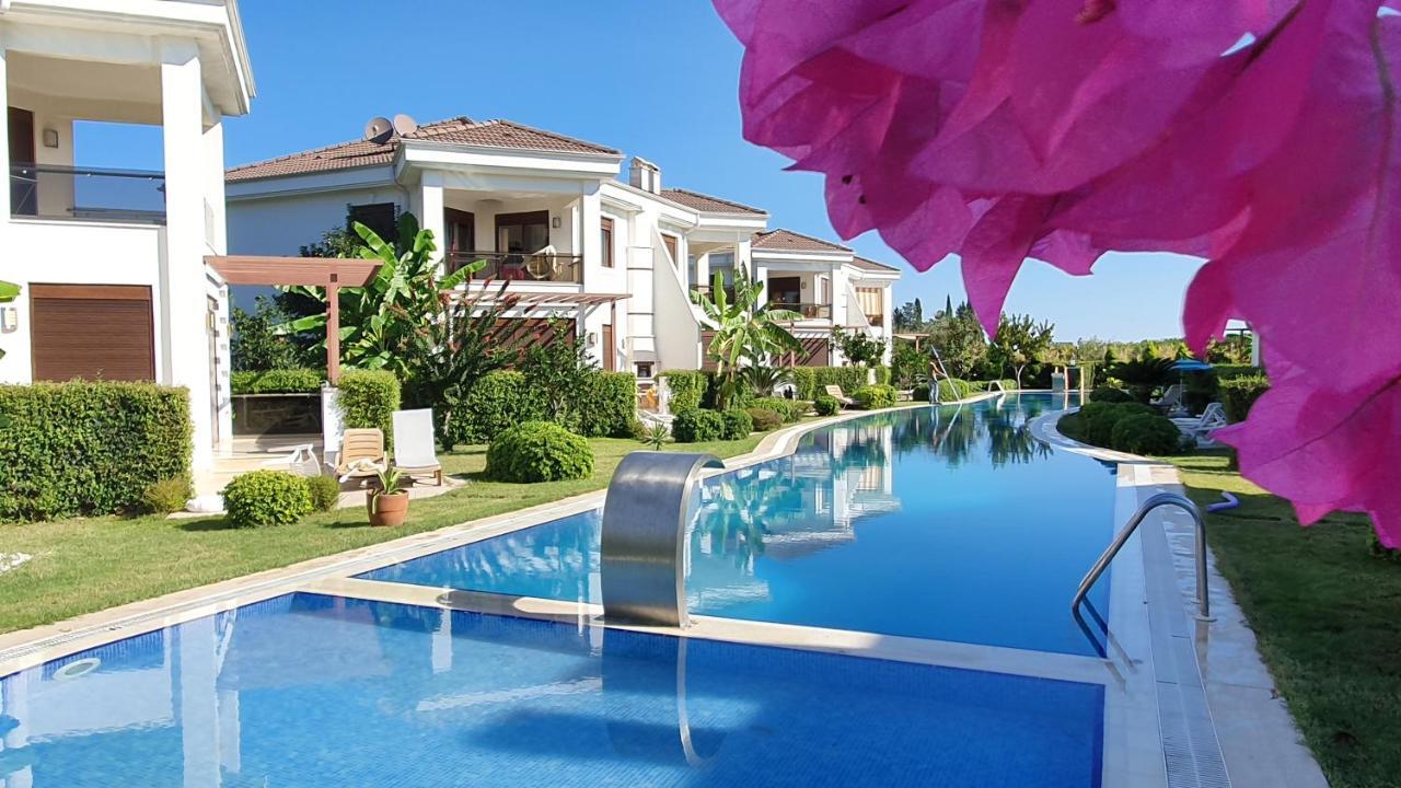 Cristal Villalar Kemer Luaran gambar