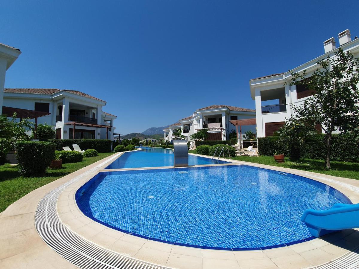 Cristal Villalar Kemer Luaran gambar